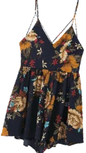 Vestido floreado color azul oscuro.